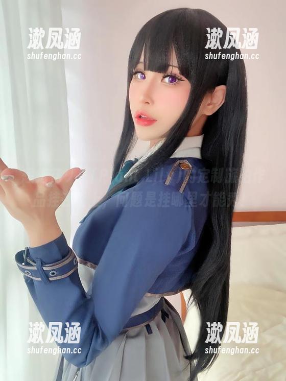 想把花リリ(Plant Lily)的定制旅拍作品挂在墙上，问题是挂哪里才能秀！